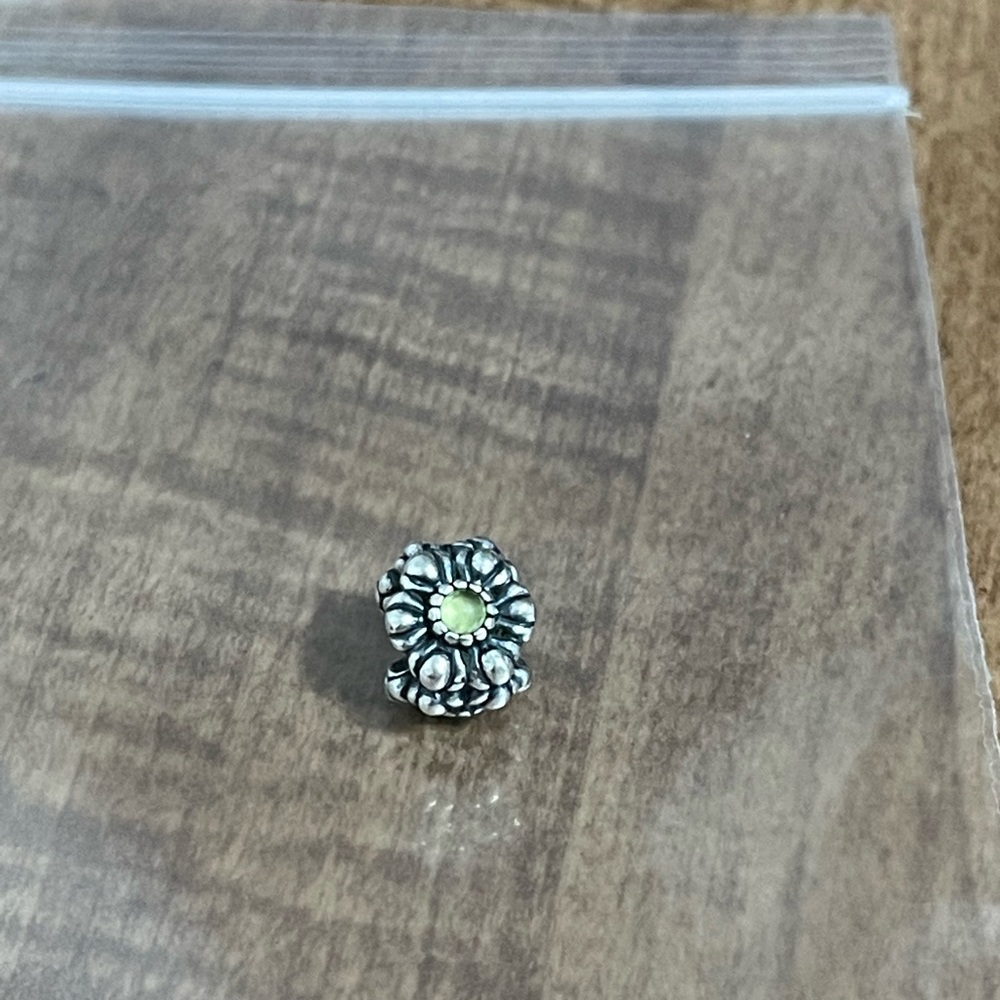 Pandora Peridot Floral Charm
